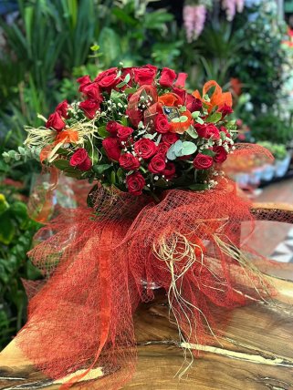 Tutkunun Kırmızısı Gül Aranjmanı