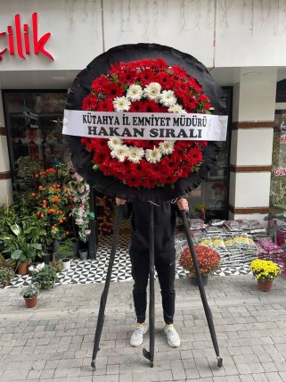 Kırmızı Beyaz Gerberalı Cenaze Çelengi