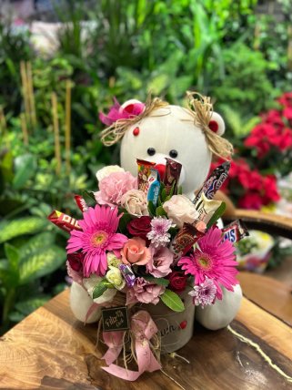 Peluş Ayıcık, Çikolata ve Çiçekler