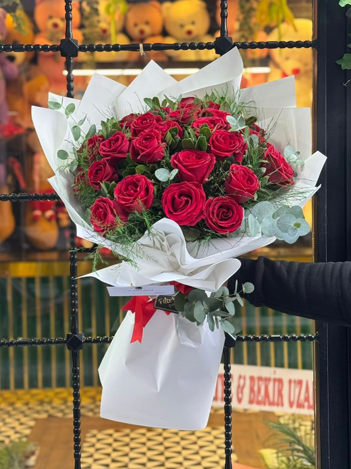 25 Kırmızı Gül Buketi