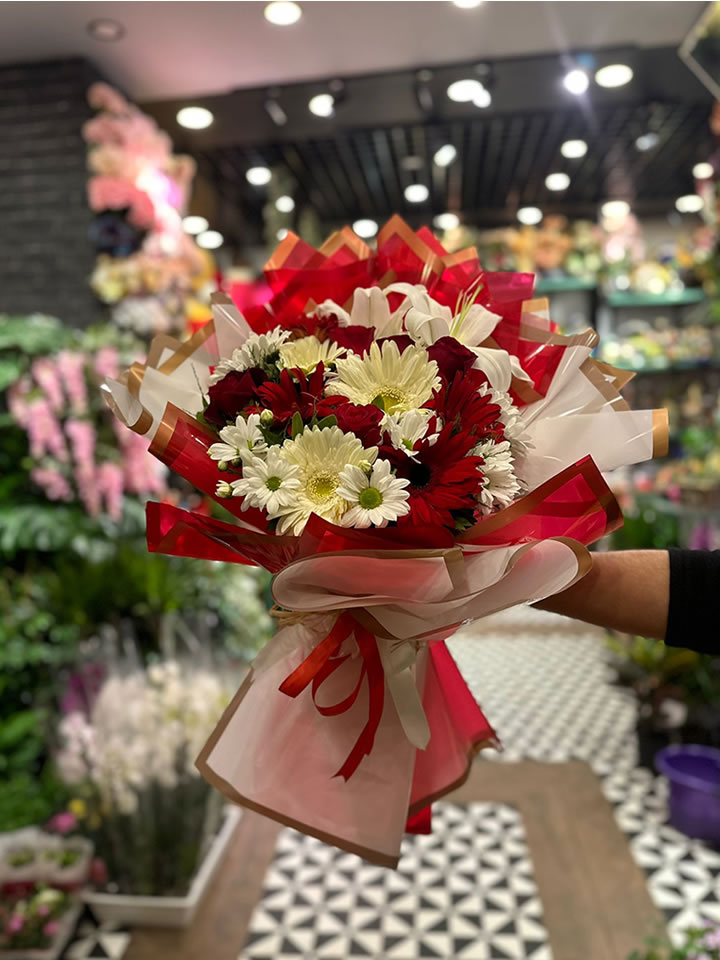 Kırmızı ve Beyaz Gerbera Buketi