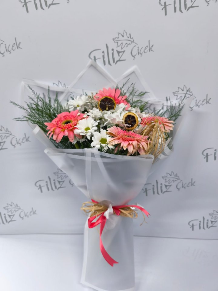 Pastel Tonlarda Çiçek Buketi