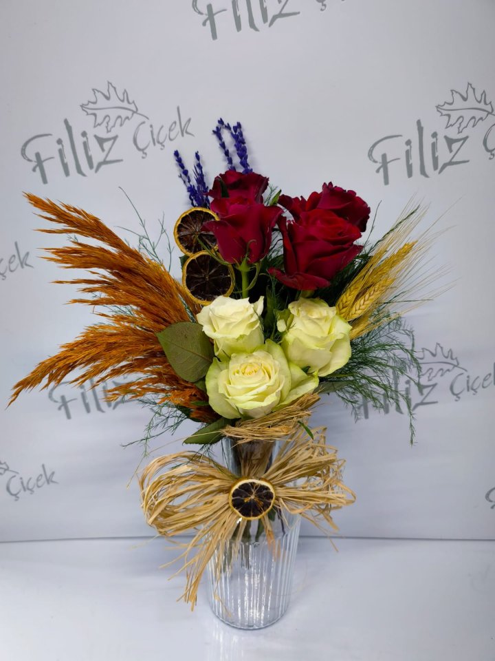 Kırmızı Beyaz Gül Aranjmanı