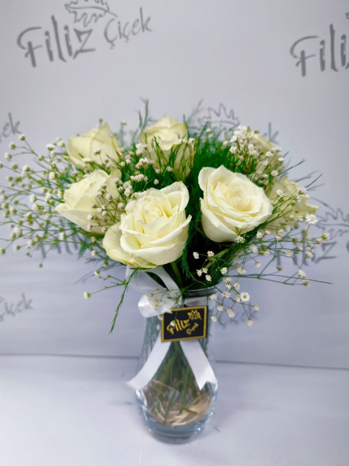 Zarif Beyaz Gül Vazosu