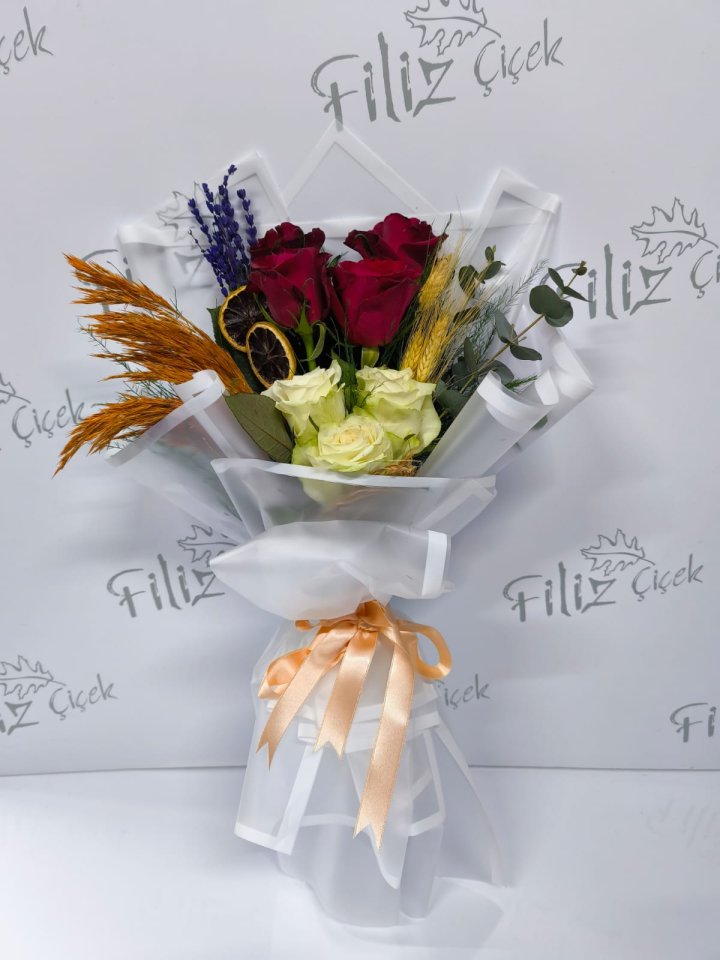 Romantik Kırmızı ve Beyaz Gül Buketi